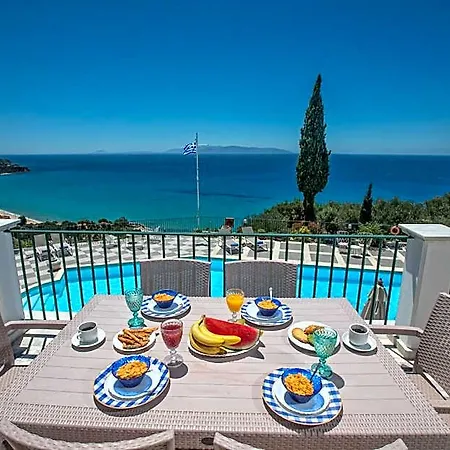 فندق Garbis & 4*